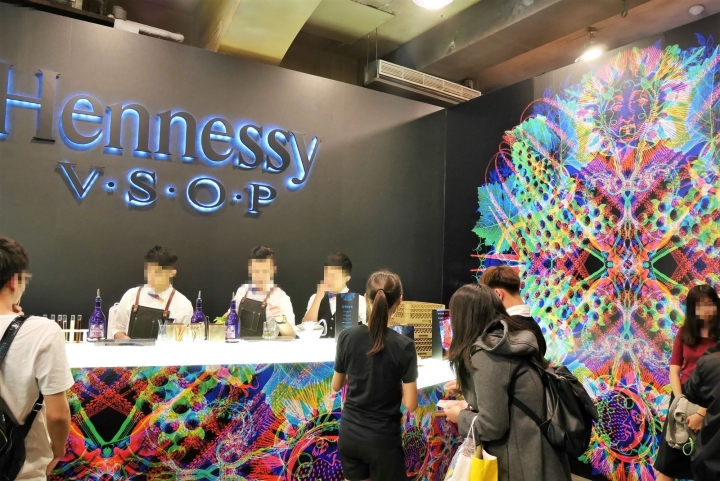 【台北華山文創園區 | 展覽】專屬大人的遊樂場 x 超好玩白色球池 ∞ GQ夜博館 Good Night Museum