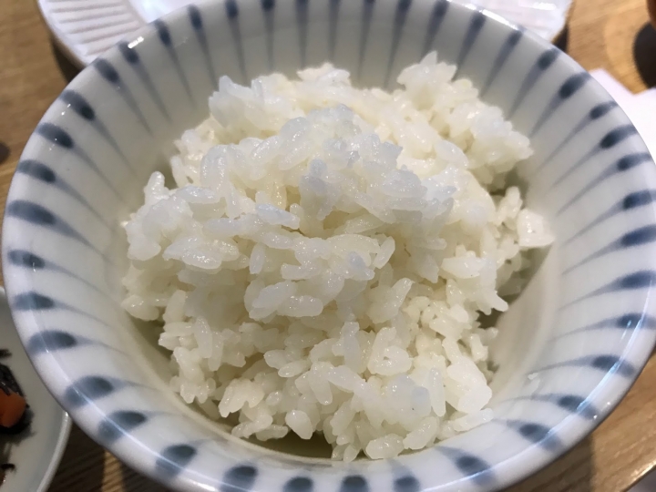 [食記] 小器食堂。日式定食--鹽烤鯖魚、漢堡排(中山站)