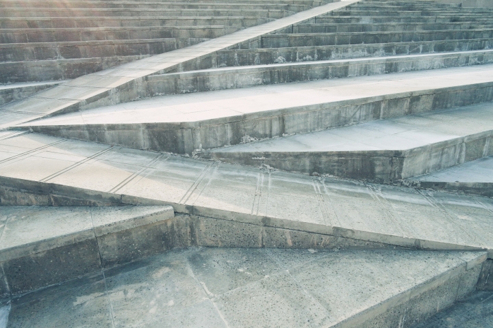 【台南七股】『七股遊客中心』私房景點♡錯綜交錯的線條與灰白底色，一窗一格透出海水鹹味和台南的溫暖│IG 最新打卡熱門景點，目前尚未啟用請好好愛護!!