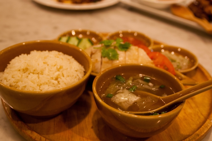 【美食。食記】東京 水道橋 口味道地，用料實在 新加坡海南雞飯 シンガポール海南鶏飯 水道橋店