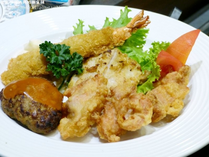 (((高雄食記)))新興區次郎本格日本料理美食與視覺的高級饗宴之鱈場蟹８吃，有商業午餐