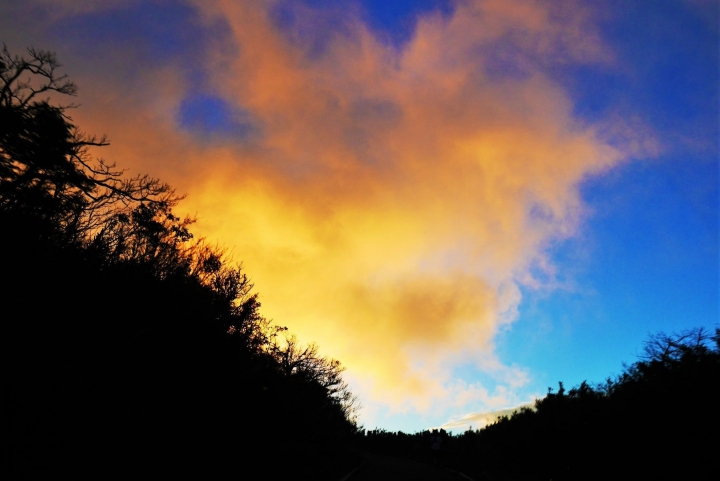【台北大屯山 | 景點】絕美夕陽與璀璨夜景兼具的大屯山助航站