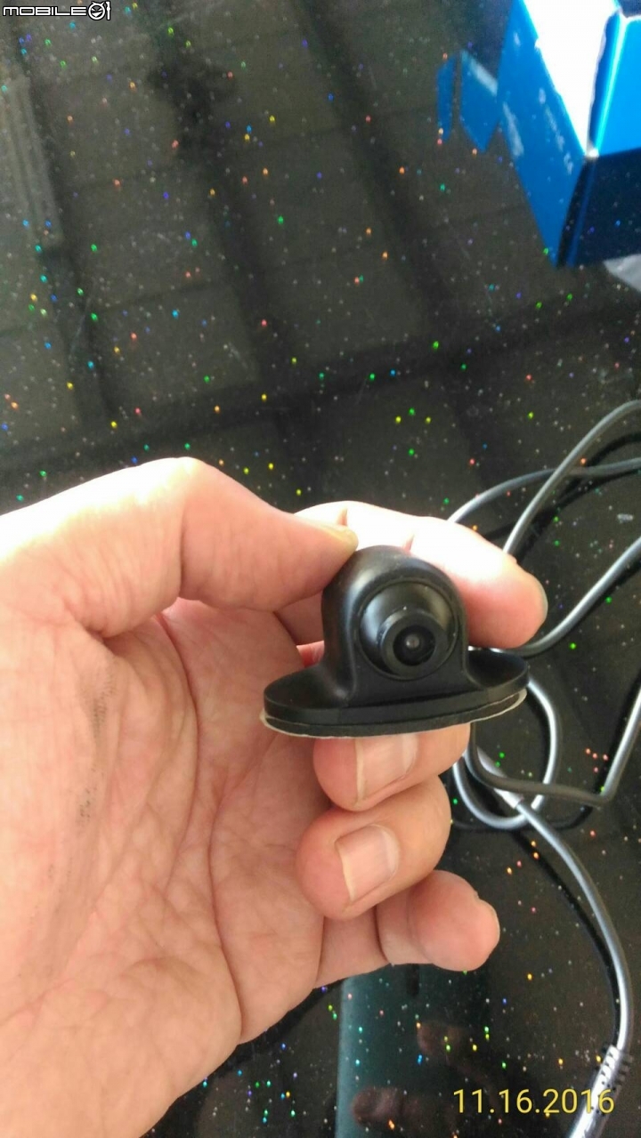 新裝的四路式行車記錄器