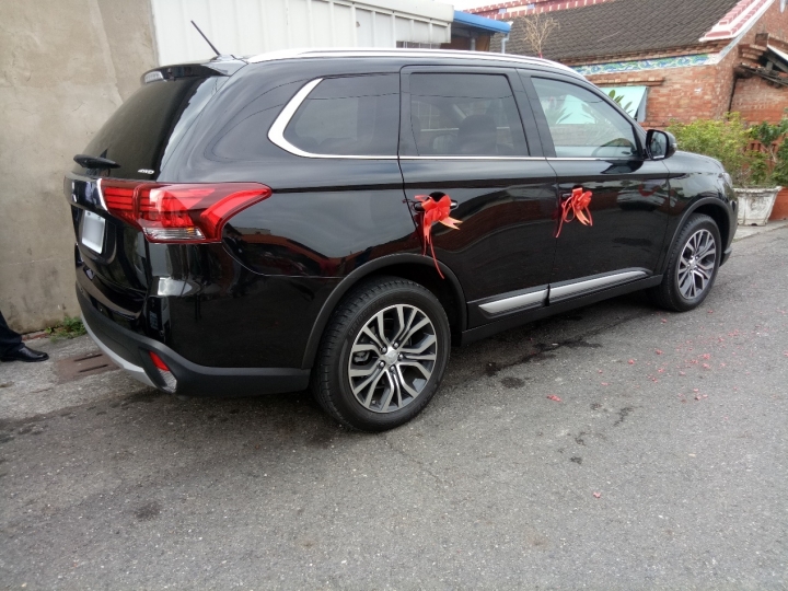 New Outlander遲來的開箱-禮車記