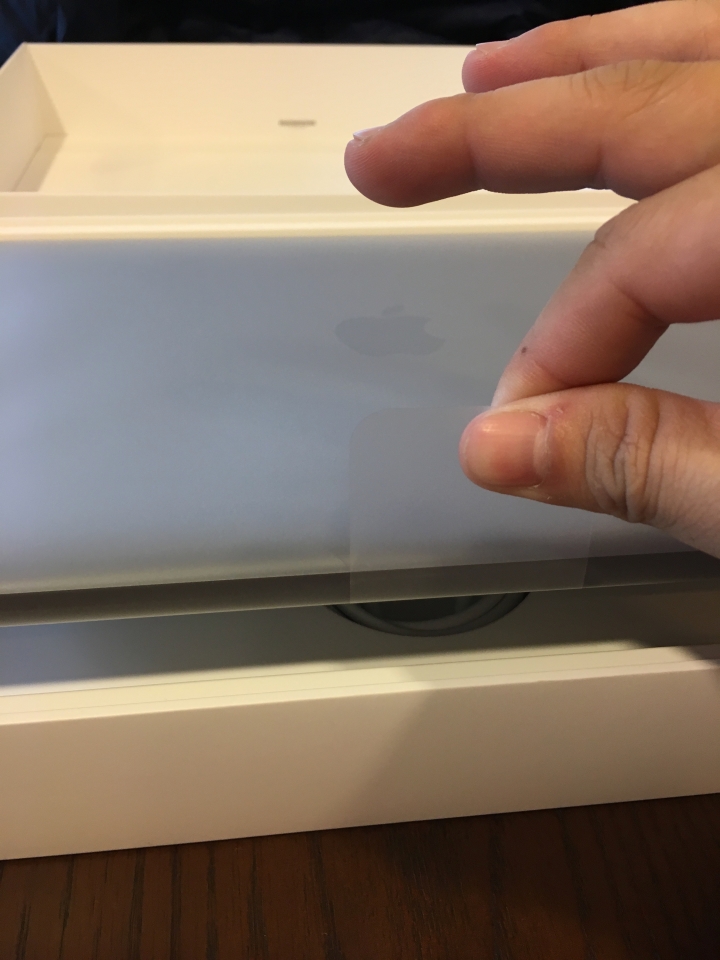 <銀座>2016 MacBook Pro with touch bar(美式鍵盤)開箱，日本購買心得