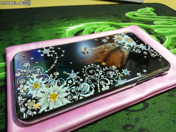 千辛萬苦終於到手的官網曜石黑iphone7 plus和保護殼