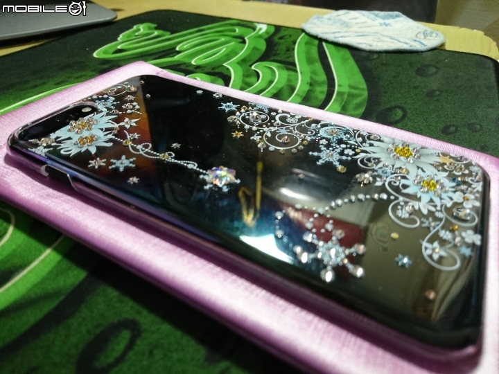 千辛萬苦終於到手的官網曜石黑iphone7 plus和保護殼