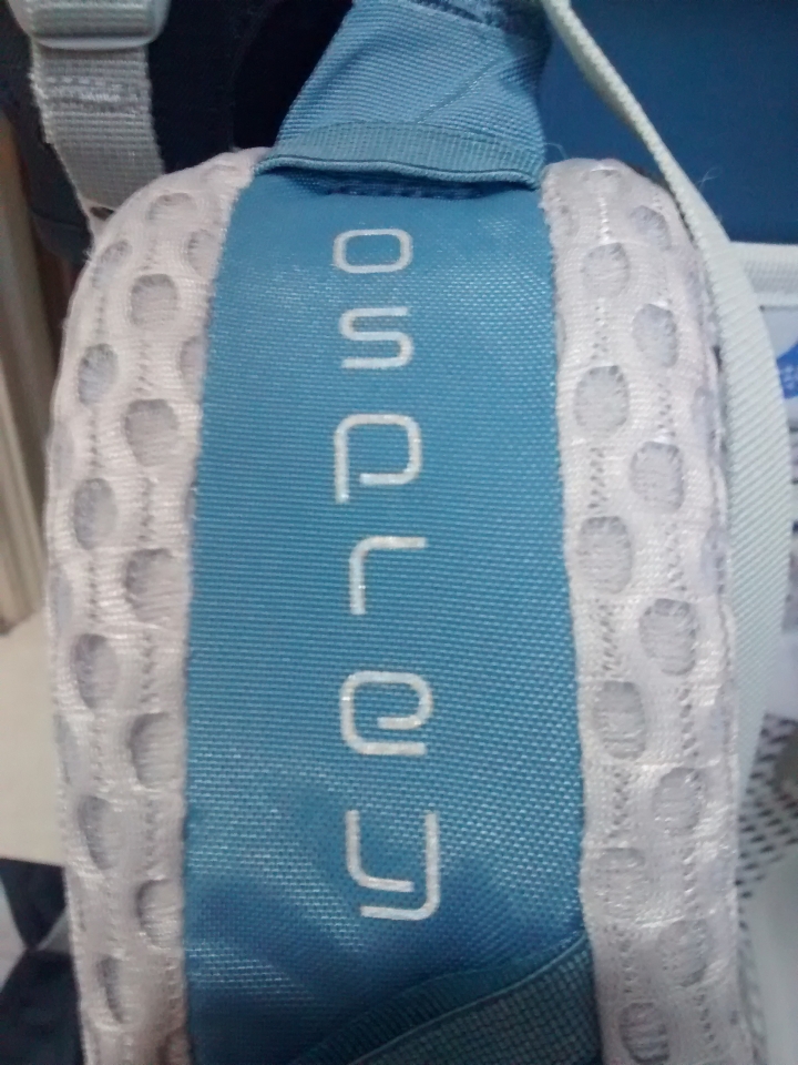 Osprey Poco AG plus vs. Deuter Comfort 3 嬰幼兒背架 (moto g 照片效果傷眼, 慎入)