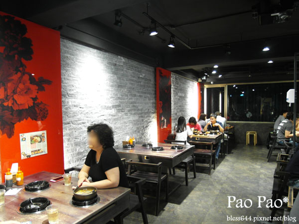 【台中】韓國兄弟~位於北平路的平價韓式料理，還有韓服可以拍照