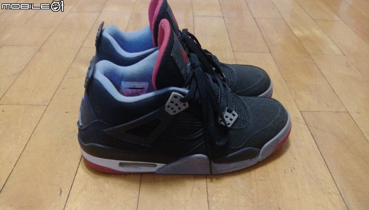 求懂喬丹4代AJ4的大大看鞋(看真假）