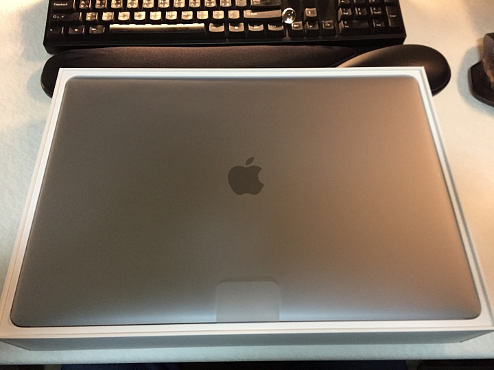 [開箱] Macbook Pro 15" 2016 with Touch Bar