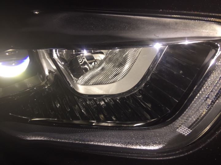 請問KUGA車主~最近燈內是否會有水霧!!這正常嗎?