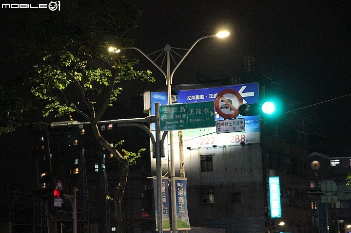 今天被開了一張精美的"轉彎未依規定"