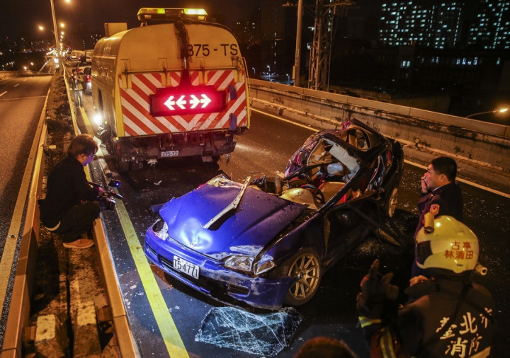 [死亡車禍]水源快速道路三車高速競飆 警方追查