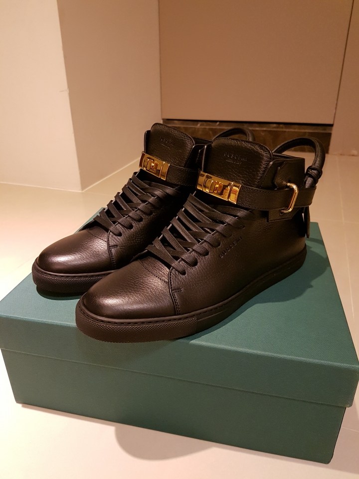 黑五戰利品  Buscemi 100MM