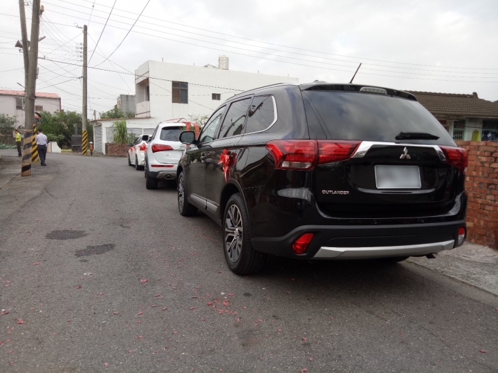New Outlander遲來的開箱-禮車記
