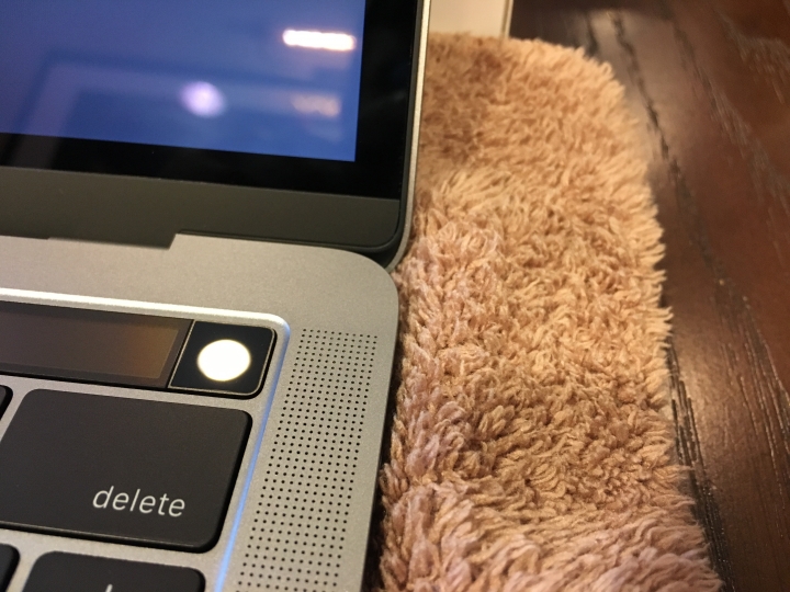 <銀座>2016 MacBook Pro with touch bar(美式鍵盤)開箱，日本購買心得