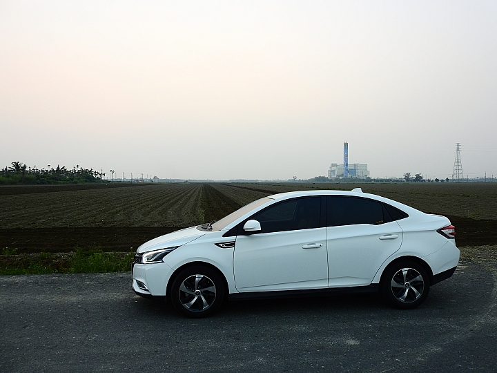 開著Luxgen S3記錄2016年的最後陽光