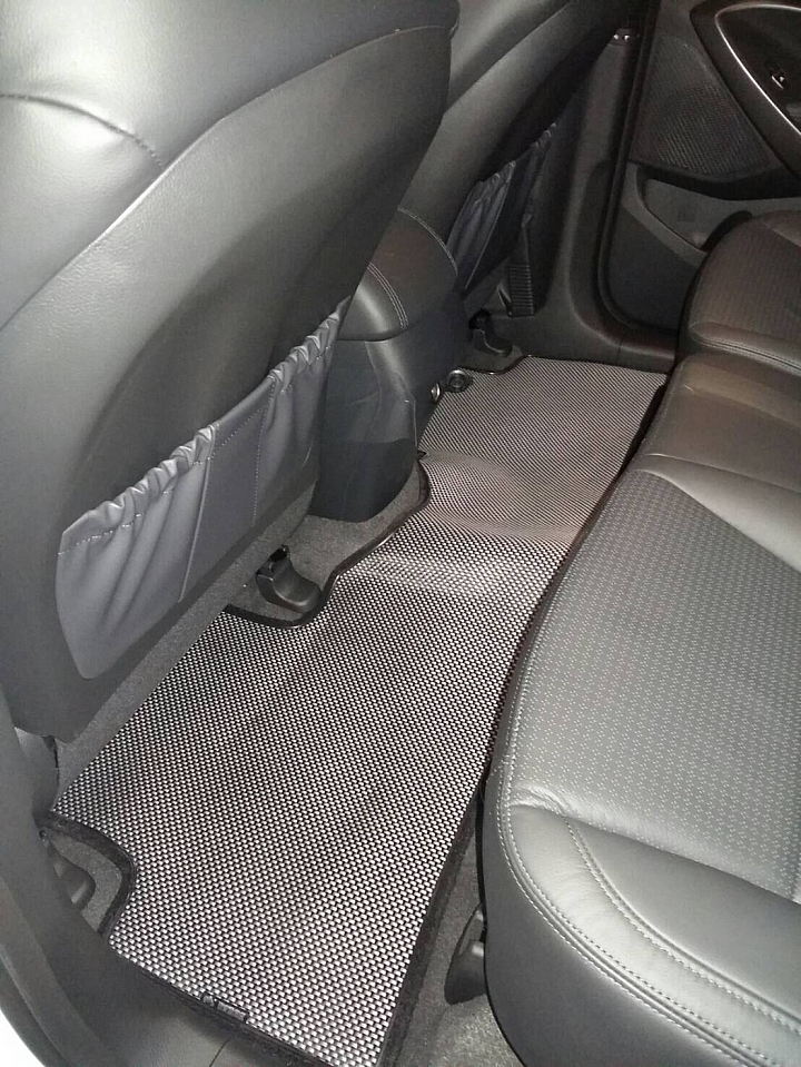 準備入手山土匪，請問車友們腳踏墊用何廠牌?