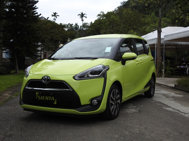 翻轉大空間，樂活每一天，新世代休旅"TOYOTA SIENTA"...試駕體驗心得