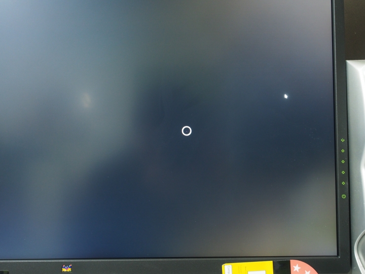 ViewSonic XG2703-GS 請問這是亮點嗎?