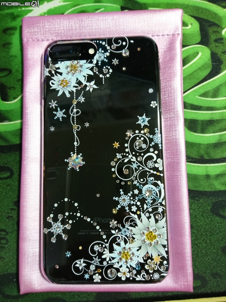 千辛萬苦終於到手的官網曜石黑iphone7 plus和保護殼