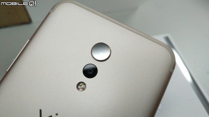 [開箱]VIVO XPLAY6 四曲面螢幕 6GB+128GB / 4G+3G雙卡雙待 簡單分享~