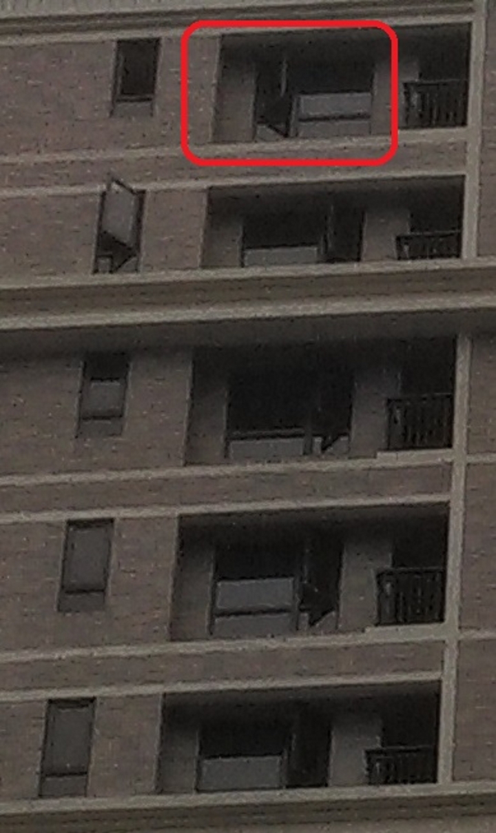 興世代建案預售屋期間窗戶裝反問題...
