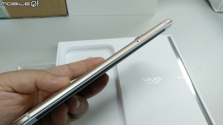 [開箱]VIVO XPLAY6 四曲面螢幕 6GB+128GB / 4G+3G雙卡雙待 簡單分享~