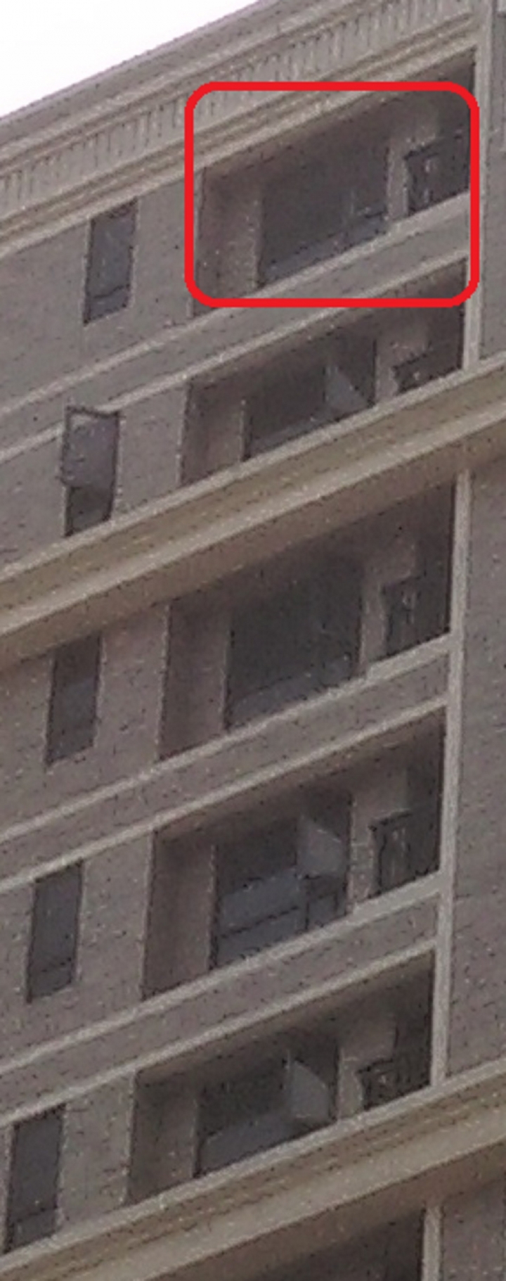 興世代建案預售屋期間窗戶裝反問題...