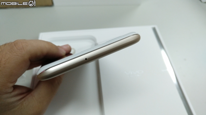 [開箱]VIVO XPLAY6 四曲面螢幕 6GB+128GB / 4G+3G雙卡雙待 簡單分享~
