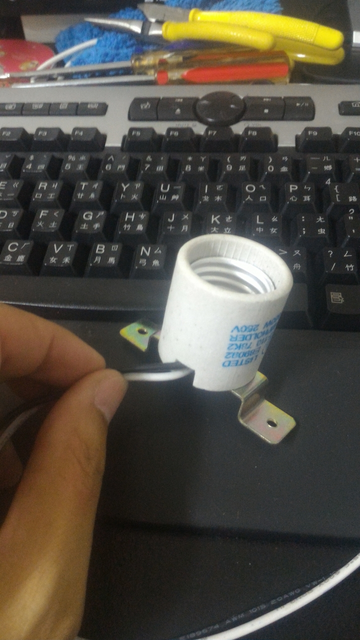 請問燈具更換的線路該如何接?
