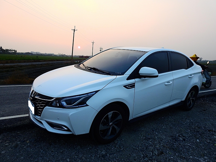 開著Luxgen S3記錄2016年的最後陽光