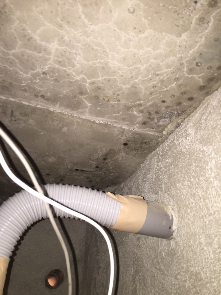 急!!!求助!!!!新成屋的維修孔拍到的情況