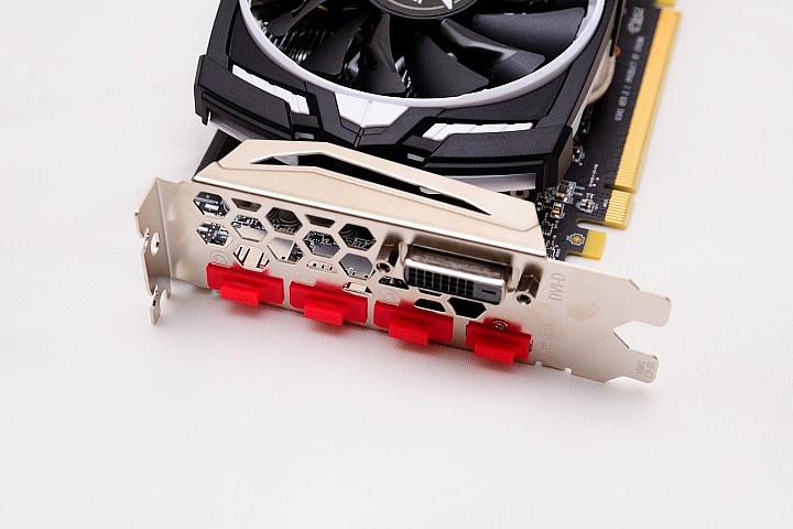 平價 RX470 比拚，撼訊紅龍版 RX470 4GB 對決微星鎧甲虎 RX470 Armor 4GB