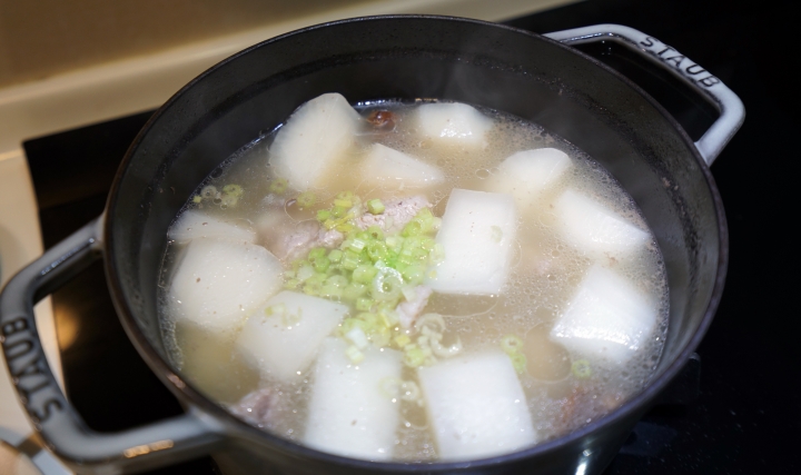 [食譜] 蘿蔔排骨湯。冬天必吃的平民人蔘!