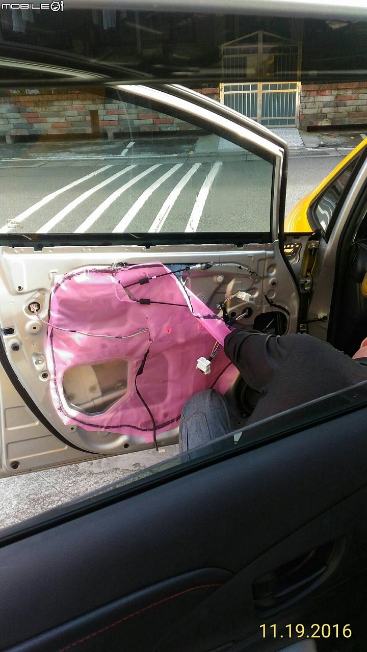 新裝的四路式行車記錄器