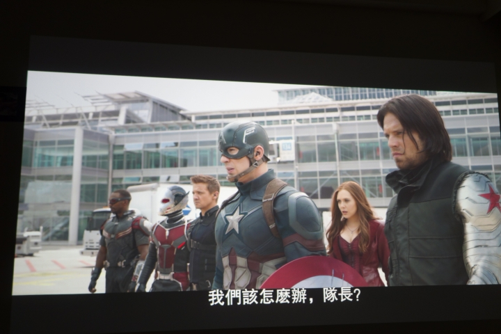 【試用心得】家裡的不速之客 男人的夢想 BenQ Full HD 側投導演機 W2000