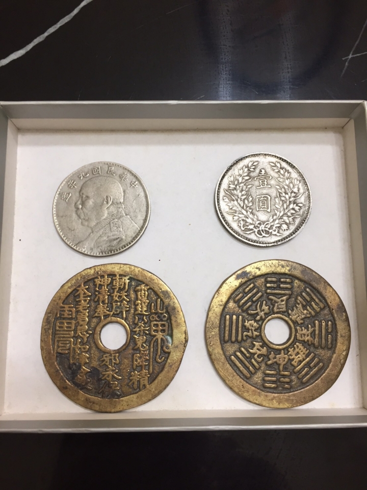 袁大頭硬幣和不知名硬幣
