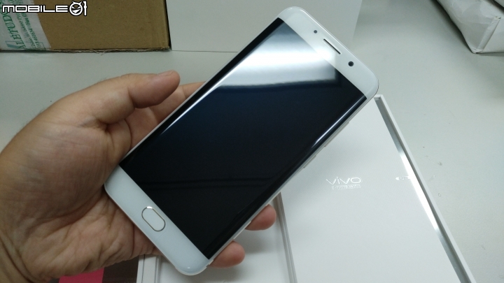 [開箱]VIVO XPLAY6 四曲面螢幕 6GB+128GB / 4G+3G雙卡雙待 簡單分享~