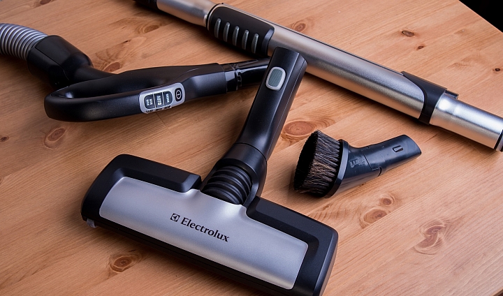 [開箱+介紹] 安靜好用又能除塵蟎的「伊萊克斯 Electrolux 藍寶精靈 UltraOne mini」