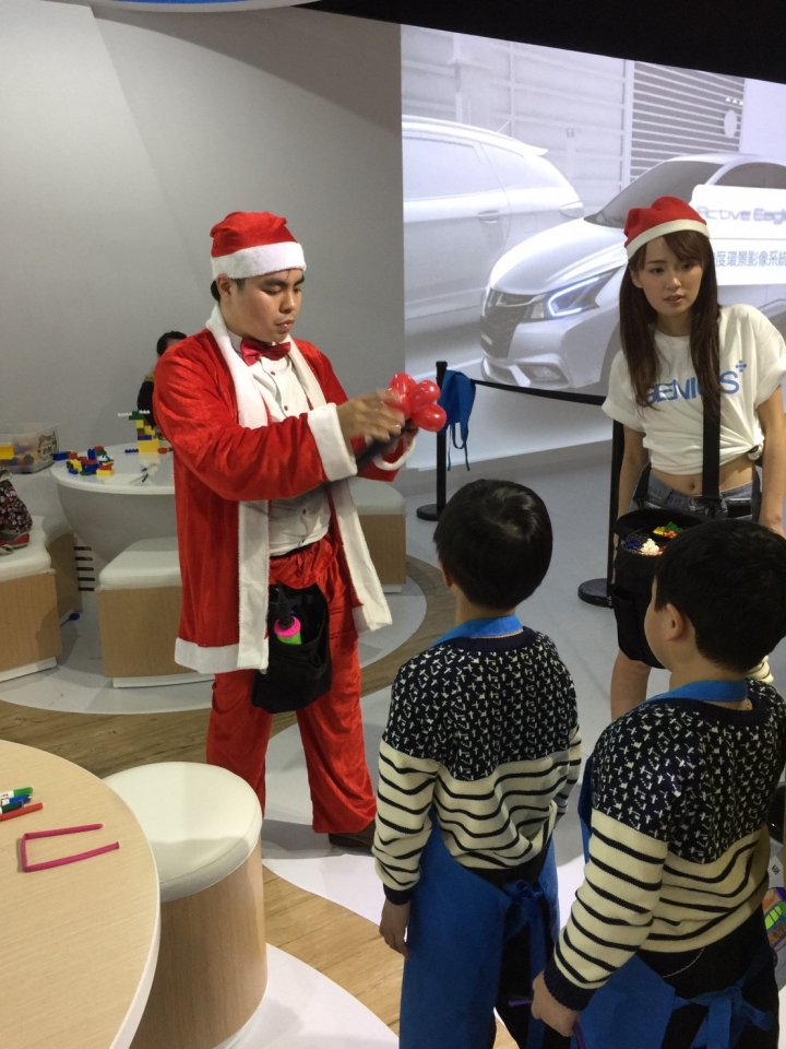 大推~Luxgen genius+ 展間好玩耶！！