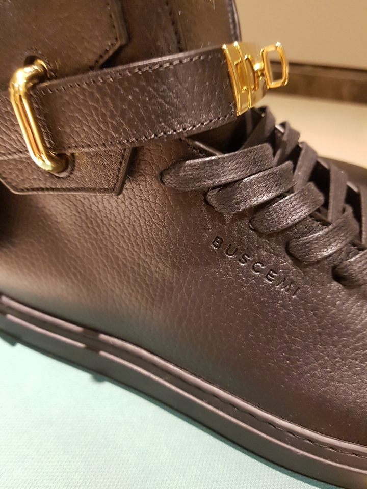 黑五戰利品  Buscemi 100MM