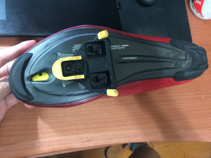 [簡易開箱] Shimano RC7卡鞋 + 105(PD5800) 卡踏