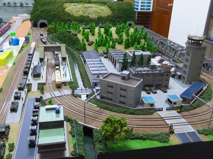 YUMMY順(N規)鐵道模型 中華民國 軍事聯訓基地"迷你版"