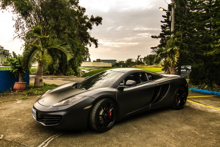 【分享】McLaren MP4-12C 噴膜改色 消光金屬灰