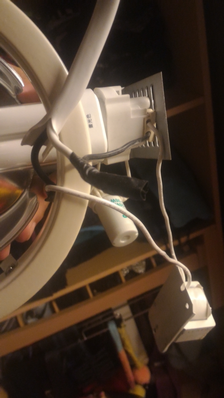 請問燈具更換的線路該如何接?