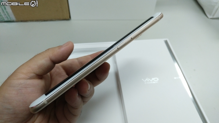 [開箱]VIVO XPLAY6 四曲面螢幕 6GB+128GB / 4G+3G雙卡雙待 簡單分享~