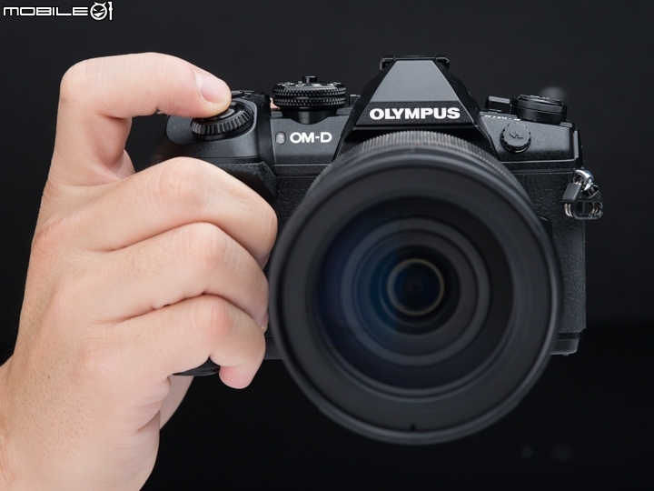 樹立難以超越的標準 Olympus OM-D E-M1 MarkII