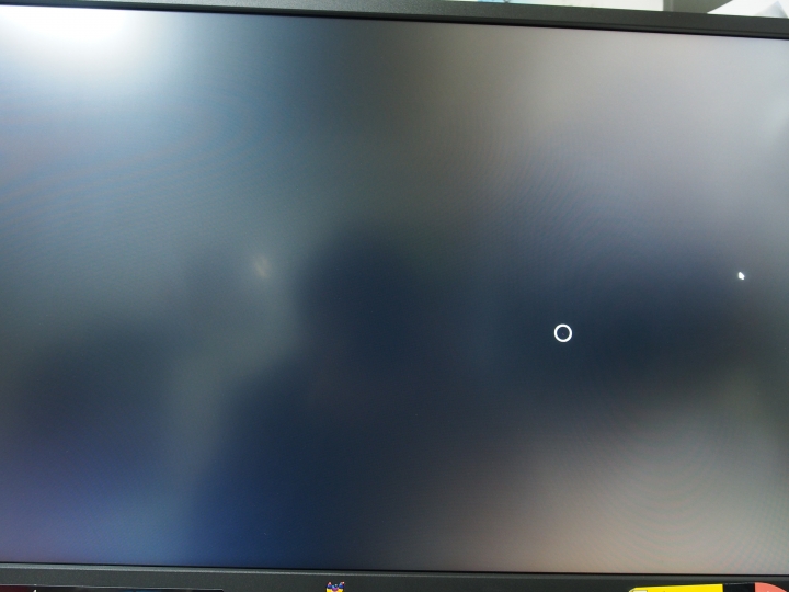 ViewSonic XG2703-GS 請問這是亮點嗎?